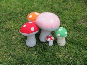 Multiple_mushrooms_plush_1